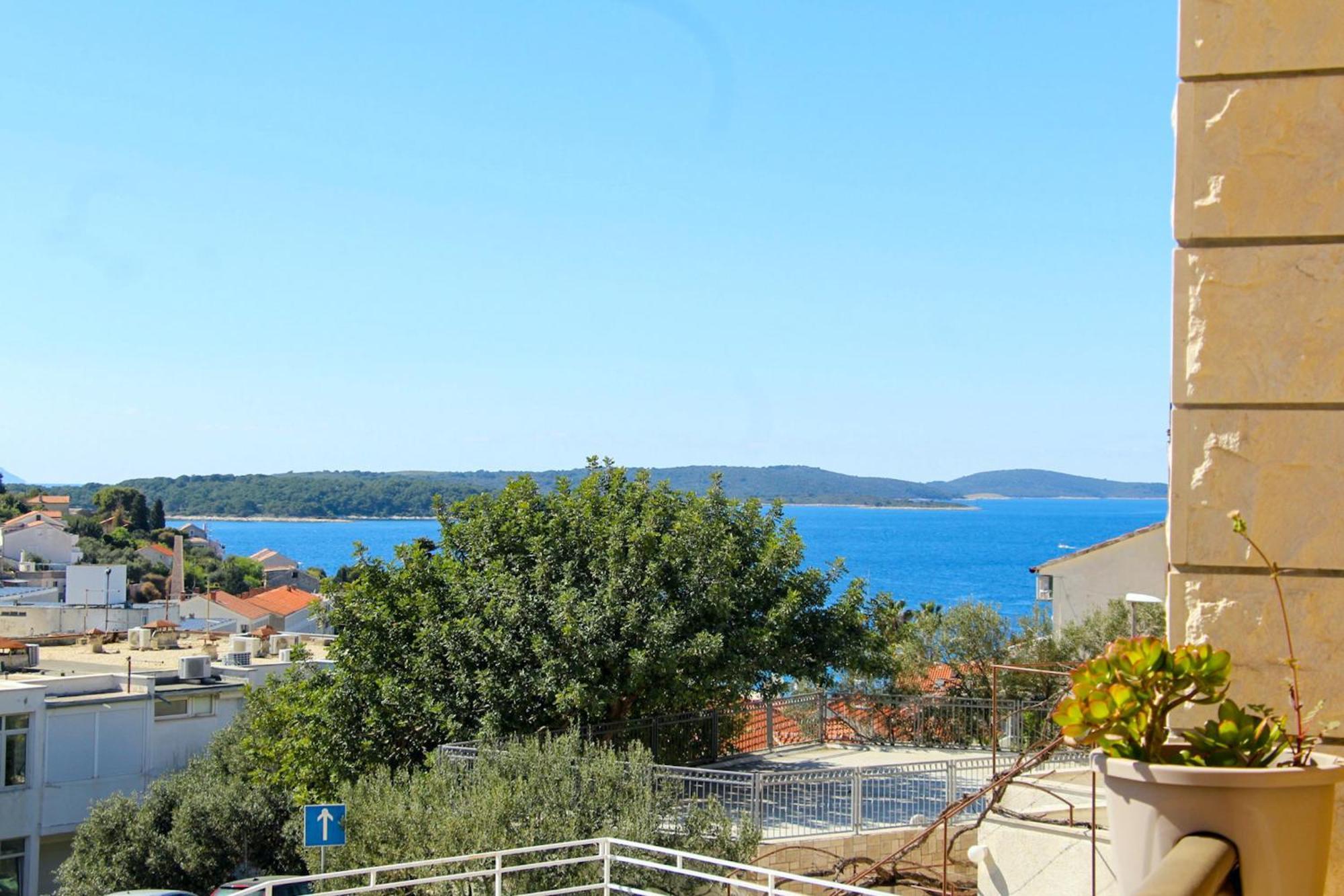 Molo Mare Hvar Town