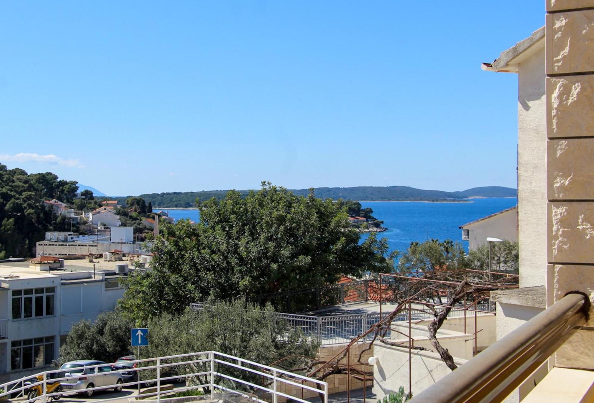 Molo Mare * Hvar Town